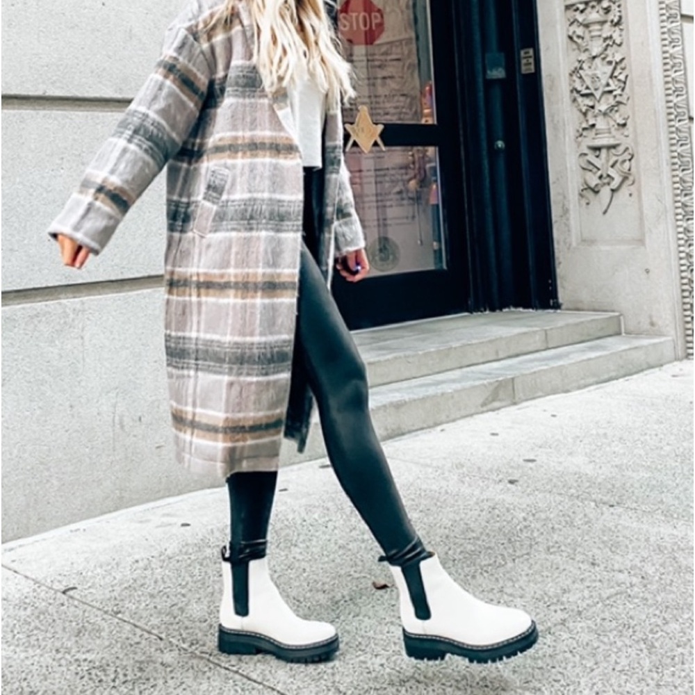 MARC FISHER LTD Pirro Chelsea Lugsole Pull On Leather Ankle Booties Ivory